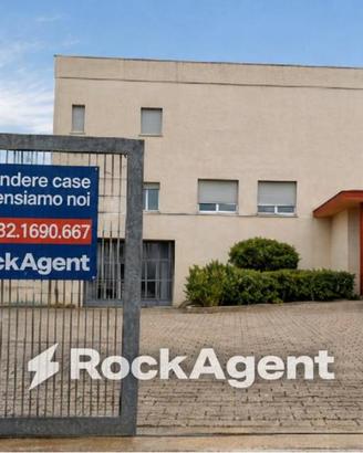 Immobile di 1680 m² con più di 5 locali a Gallipol
