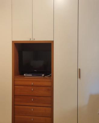 armadio 4 ante con vano TV e cassettiera