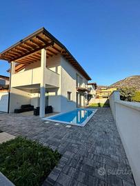 Villa di 276 m² con 5 locali e box auto doppio a M