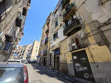 MONOLOCALE A NAPOLI