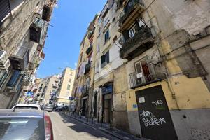MONOLOCALE A NAPOLI