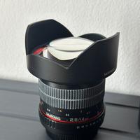 Samyang MF 14 mm f2.8 con attacco Canon EF