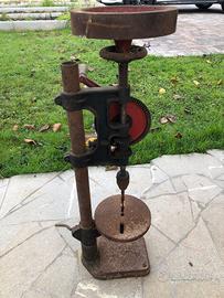 Antico Trapano manuale a colonna