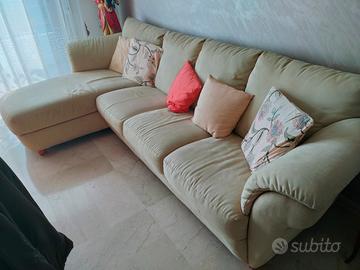divano 3 posti più chaise longue 

