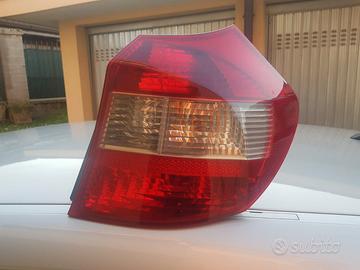 Bmw serie 1 faro posteriore destro perfetto