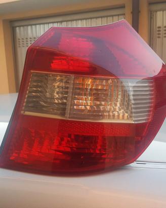 Bmw serie 1 faro posteriore destro perfetto