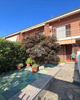 VILLA A SCHIERA A LA LOGGIA