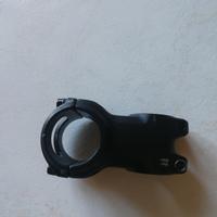 Attacco manubrio per mountain bike