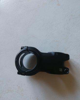 Attacco manubrio per mountain bike