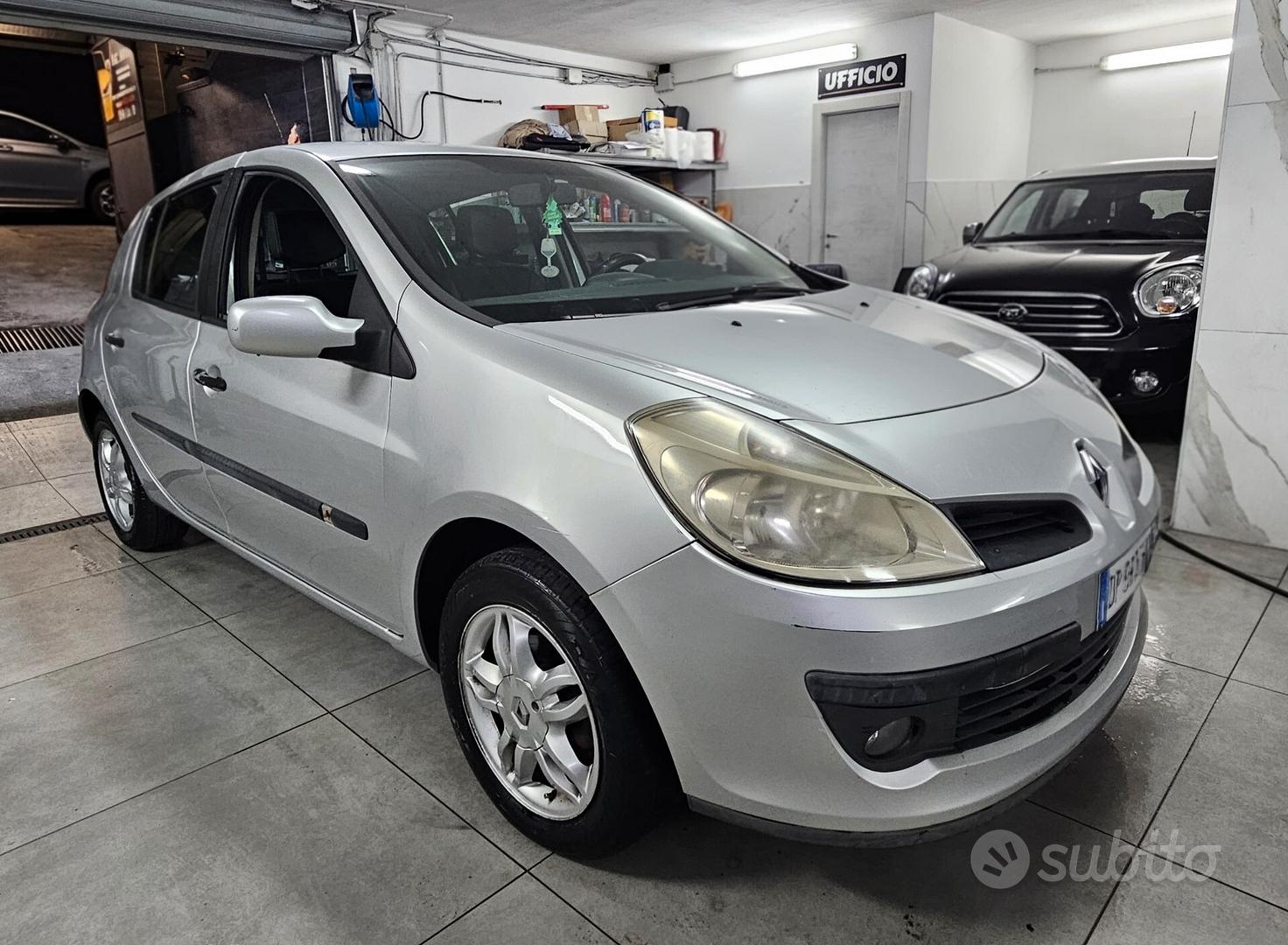 Renault Clio 2009 photo 2