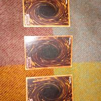 3 carte di yugioh misprint ,,i prezzi sono trattab