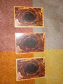 3 carte di yugioh misprint ,,i prezzi sono trattab