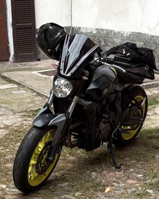 MT 07 2017 NIGHT FLUO 27.000km