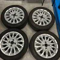 Cerchi originali + pneumatici estivi Fiat 500