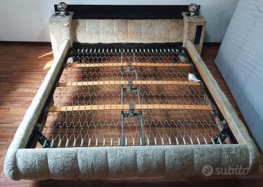 Letto letto matrimoniale con radio,materasso,puff