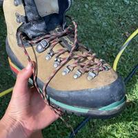 Scarponi Nepal usati poco