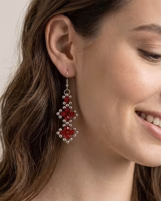 Orecchini pendenti rossi con perline rosse