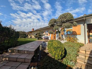 VILLA SINGOLA A CAVERNAGO