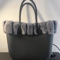 Borsa O-bag nera con pelliccia