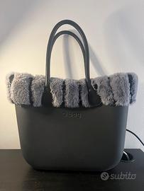 Borsa O-bag nera con pelliccia