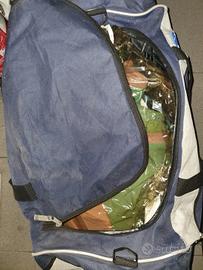 Borsa campeggio con un po' di tutto tra cui, cavo