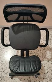 Sedia ergonomica con poggia ginocchia