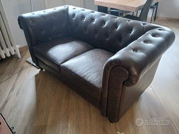 Divano mod Chesterfield pari al nuovo