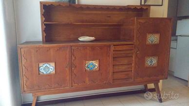 Credenza vintage anni ’50 in legno con piastrelle