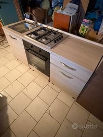 Cucina piccola da 180 cm compreso di: Forno, piano
