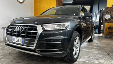 AUDI Q5 2.0 TDI quattro S tronic Business Sport-