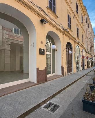Via Brigata Sassari - Luminoso locale commerciale
