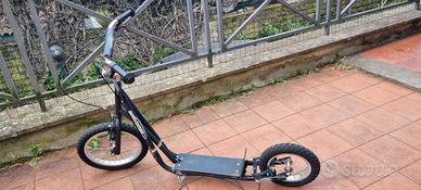 Monopattino scooter 