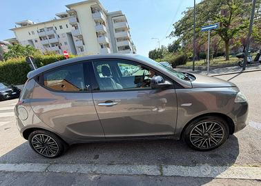 Lancia ypsilon 2012 silver