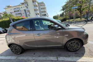 Lancia ypsilon 2012 silver