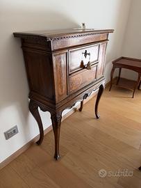 Credenza antica