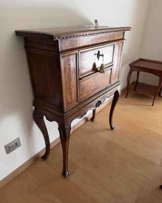 Credenza antica