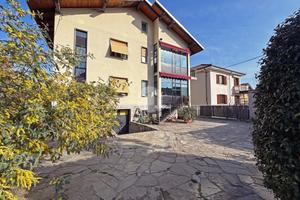 TRIFAMILIARE A PINEROLO