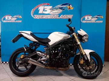 TRIUMPH STREET TRIPLE 675