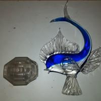 Pesce e cofanetto in vetro di marca 