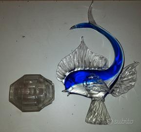Pesce e cofanetto in vetro di marca 
