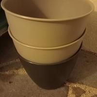 tre vasi ampi con ruote 