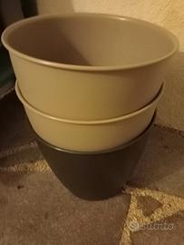 tre vasi ampi con ruote 