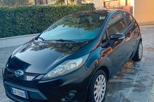 Ford Fiesta 1.4 GPL revisionato 2030 neopatentati