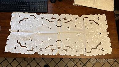 Centrino / runner rettangolare in pizzo bianco