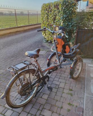 Bicicletta per trasporto disabile 