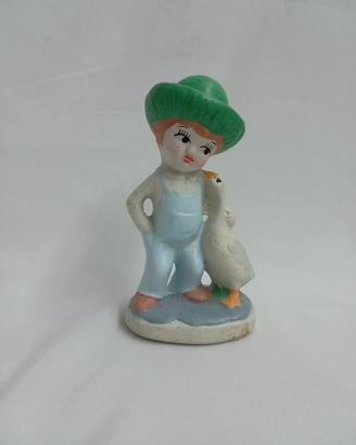 Statuetta bambino con papera