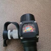 Gonfiatore con manometro 