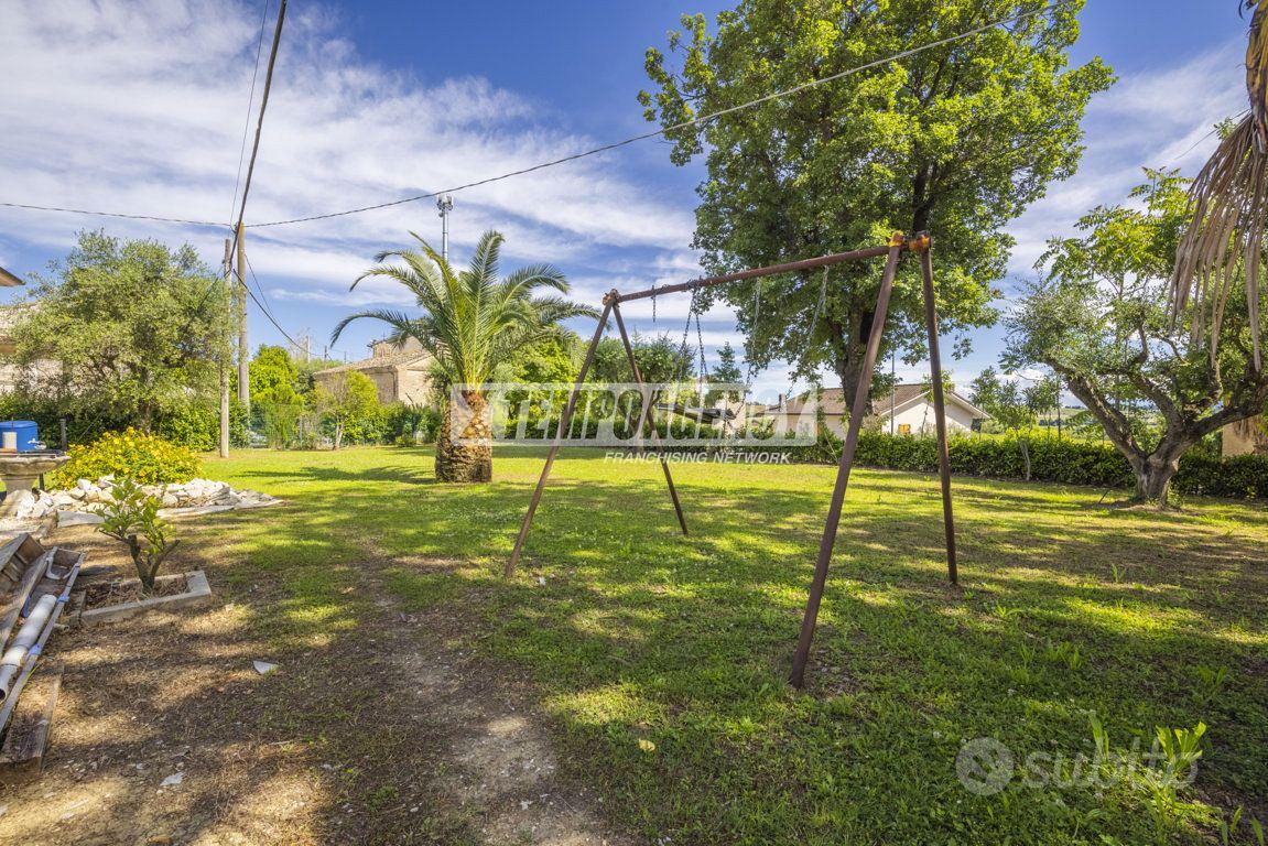 Casale con terreno di 7300 mq edificabile per N. 3 - Vista 2