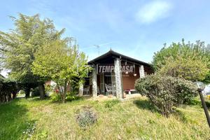 VOLPIANO VILLA BIFAMILIARE E GIARDINO ESCLUSIVO.