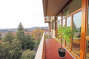 Appartamento di 328 m² con più di 5 locali e box a